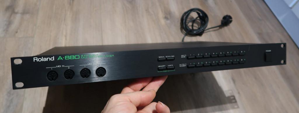 Roland A-880, Enlèvement