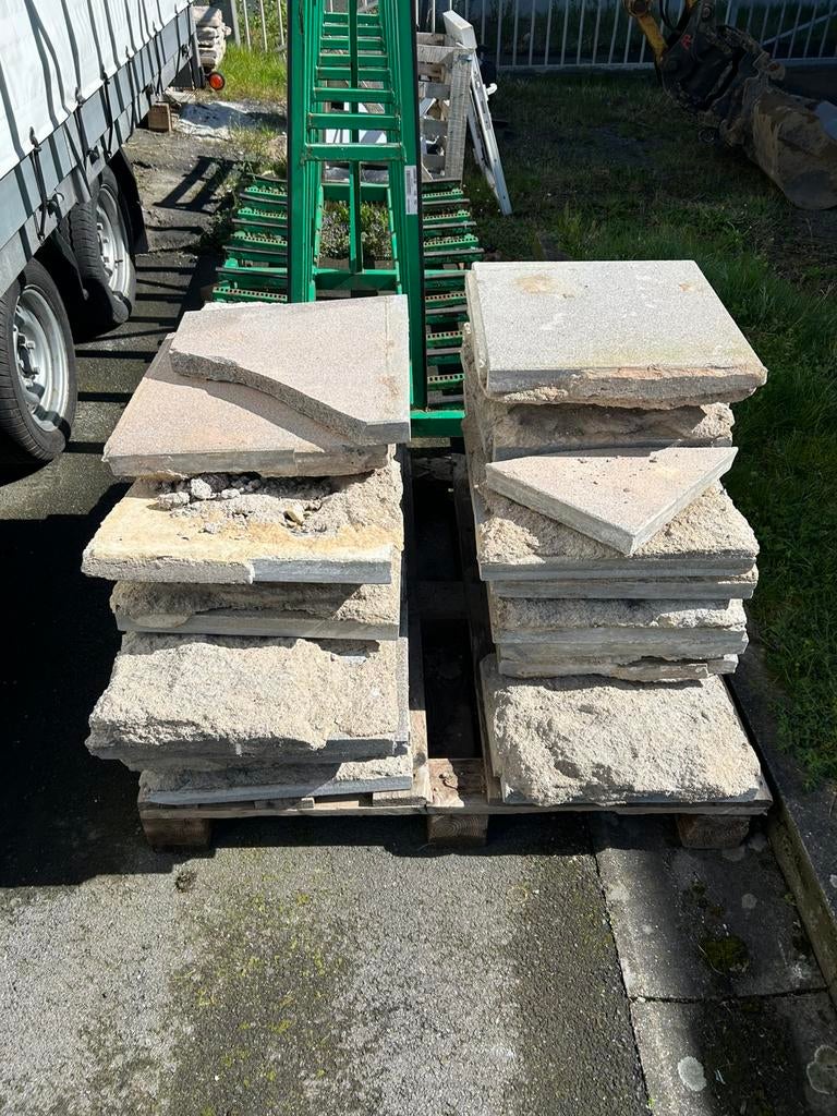 3 palletten met stenen, Ophalen, Zo goed als nieuw