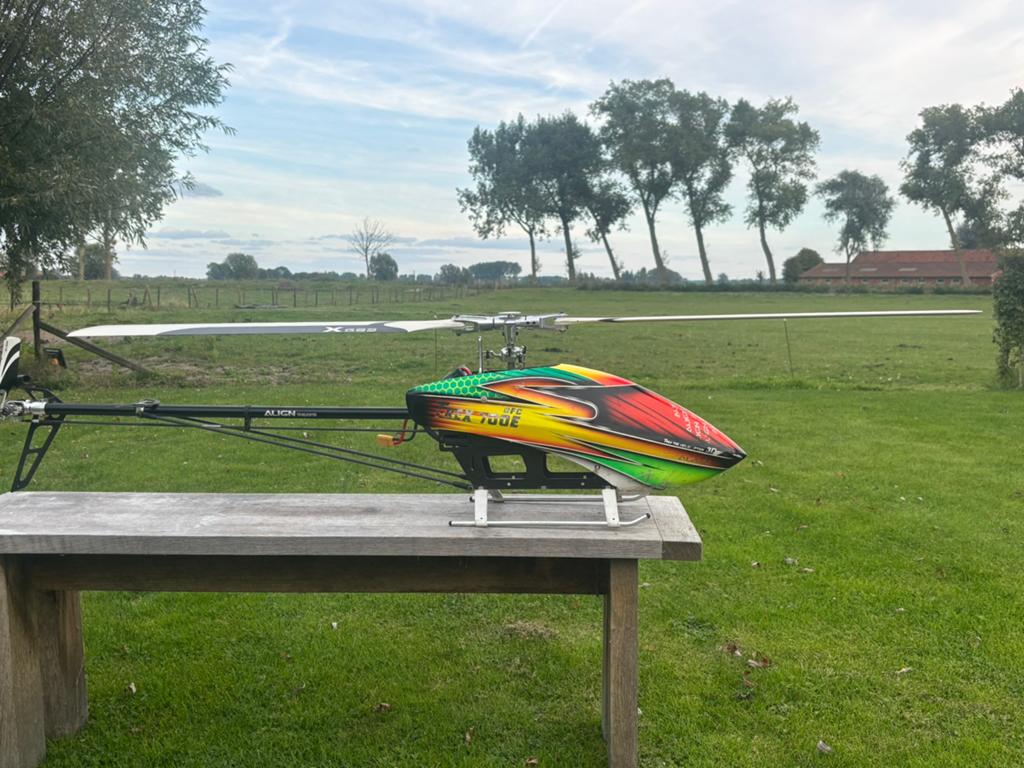 T Rec 700 dfc, Hobby & Loisirs créatifs, Modélisme | Radiocommandé & Téléguidé | Hélicoptères & Quadricoptères, Enlèvement, Comme neuf