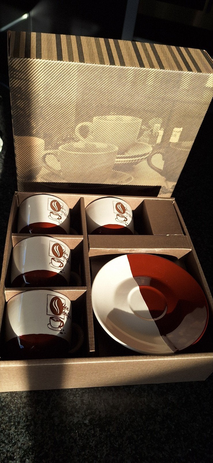 2 sets van 4 koffietafel met onderbordjes, Ophalen, Klassiek, Nieuw, Kop(pen) en/of Schotel(s)