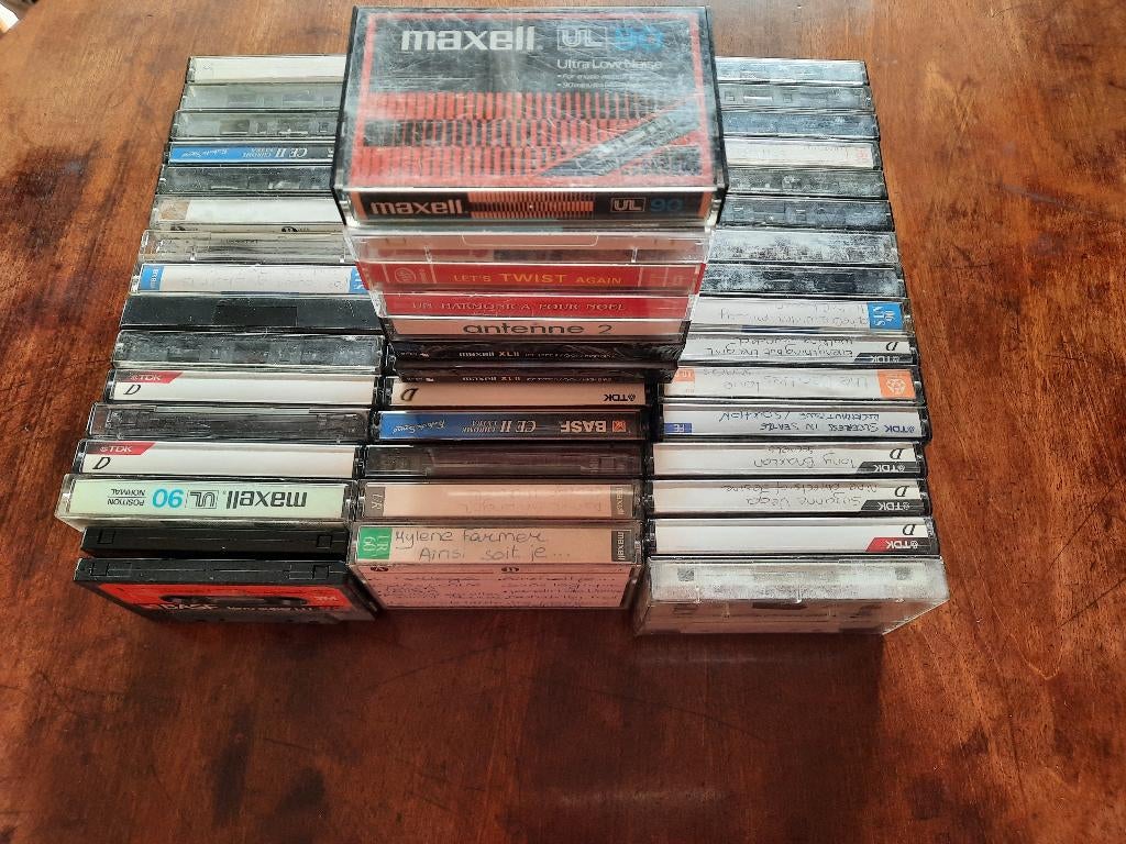 Cassettes, 26 cassettes audio ou plus, Pré-enregistrées, Avec boîte de rangement, étagère ou coffret, Enlèvement