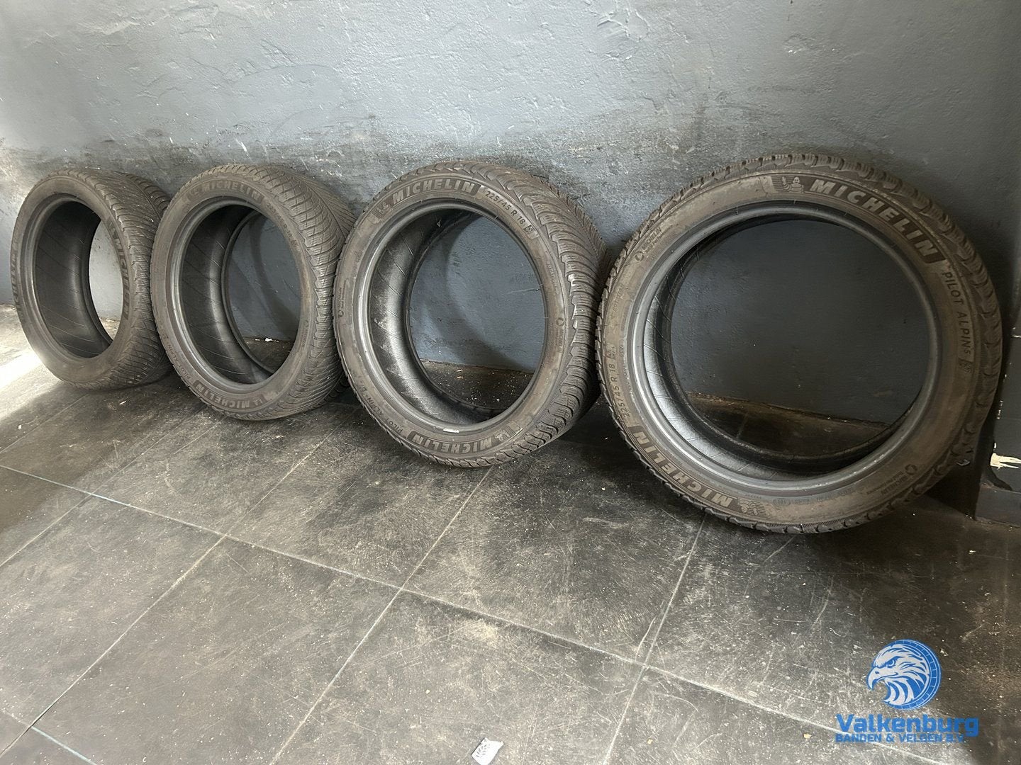 7mm! Winterbanden 225/45R18 Michelin Alpin 5, Auto-onderdelen, Banden en Velgen, 18 inch, Gebruikt, -, -
