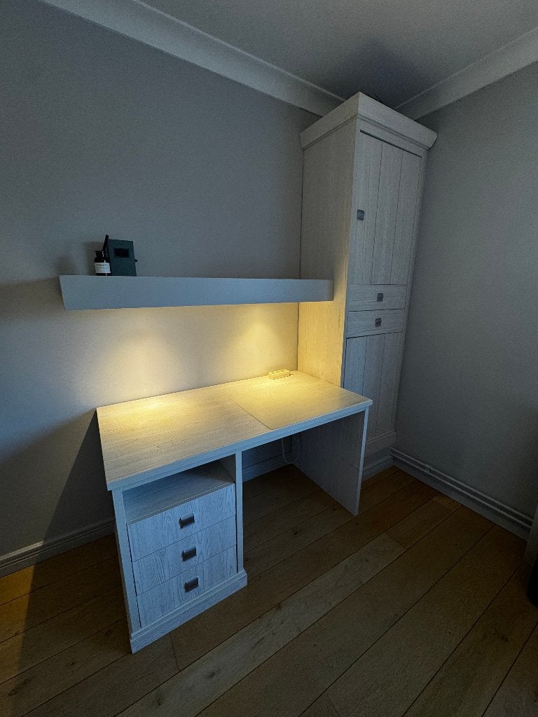 Bureau met kast, Huis en Inrichting, Ophalen, Gebruikt, Stopcontact, Hout