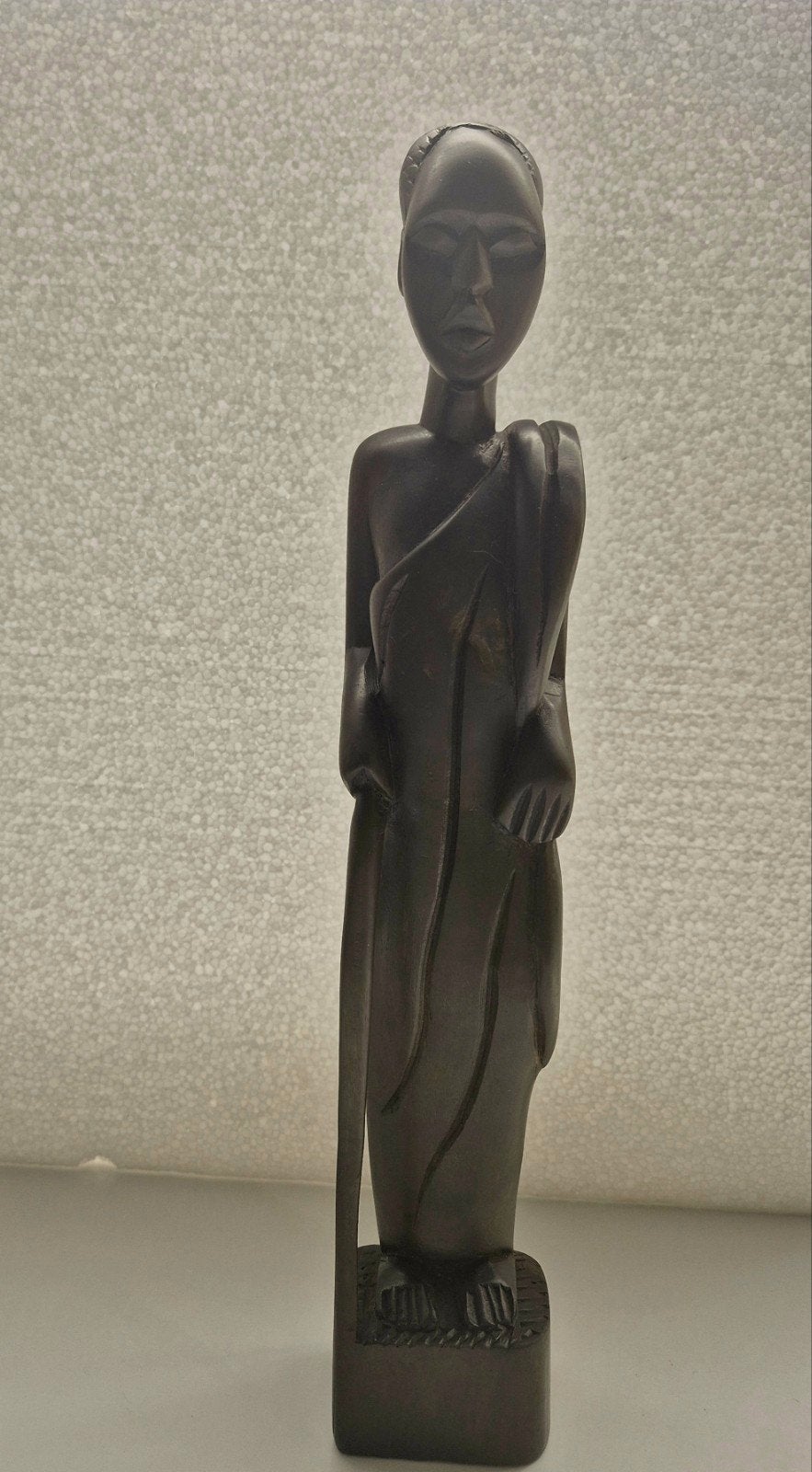 Titel: Afrikaans handgesneden houten beeld – Vrouw met draag, Enlèvement ou Envoi, Bois, Statue, Femme