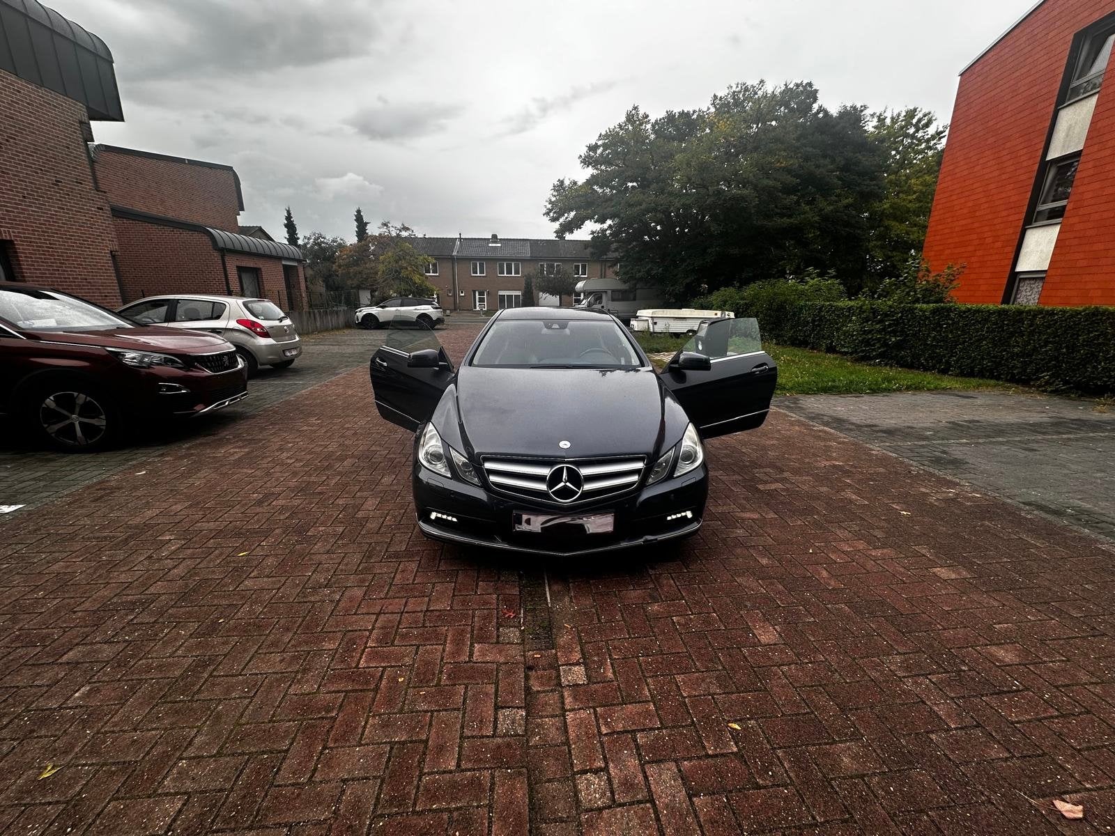 Mercedes-Benz E 250 CGI Coupé - Automatisch - Leder - LED, Auto's, Automaat, 1800 kg, 4 cilinders, 1796 cc