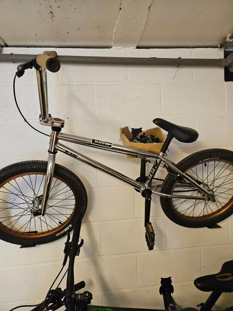 Vélo BMX Blank, Enlèvement