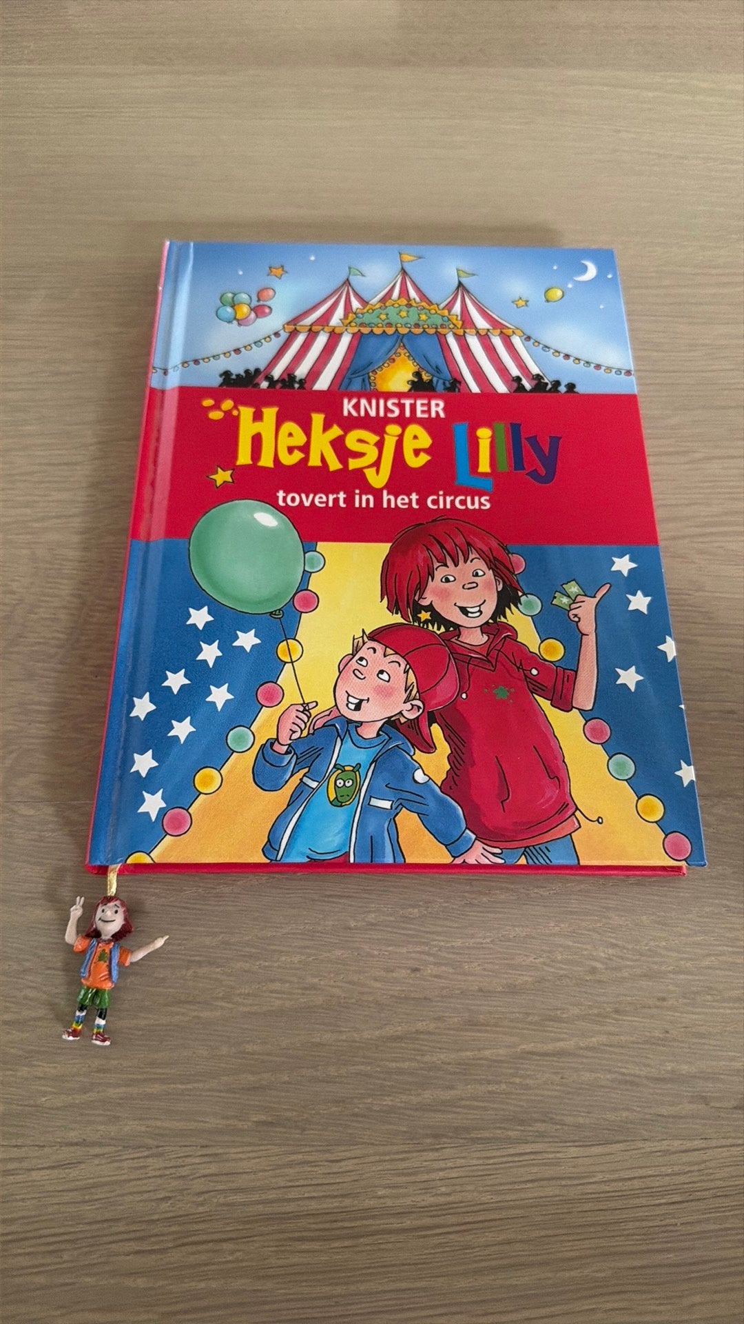 Heksje Lilly: tovert in het circus, Boeken, Ophalen of Verzenden, Zo goed als nieuw