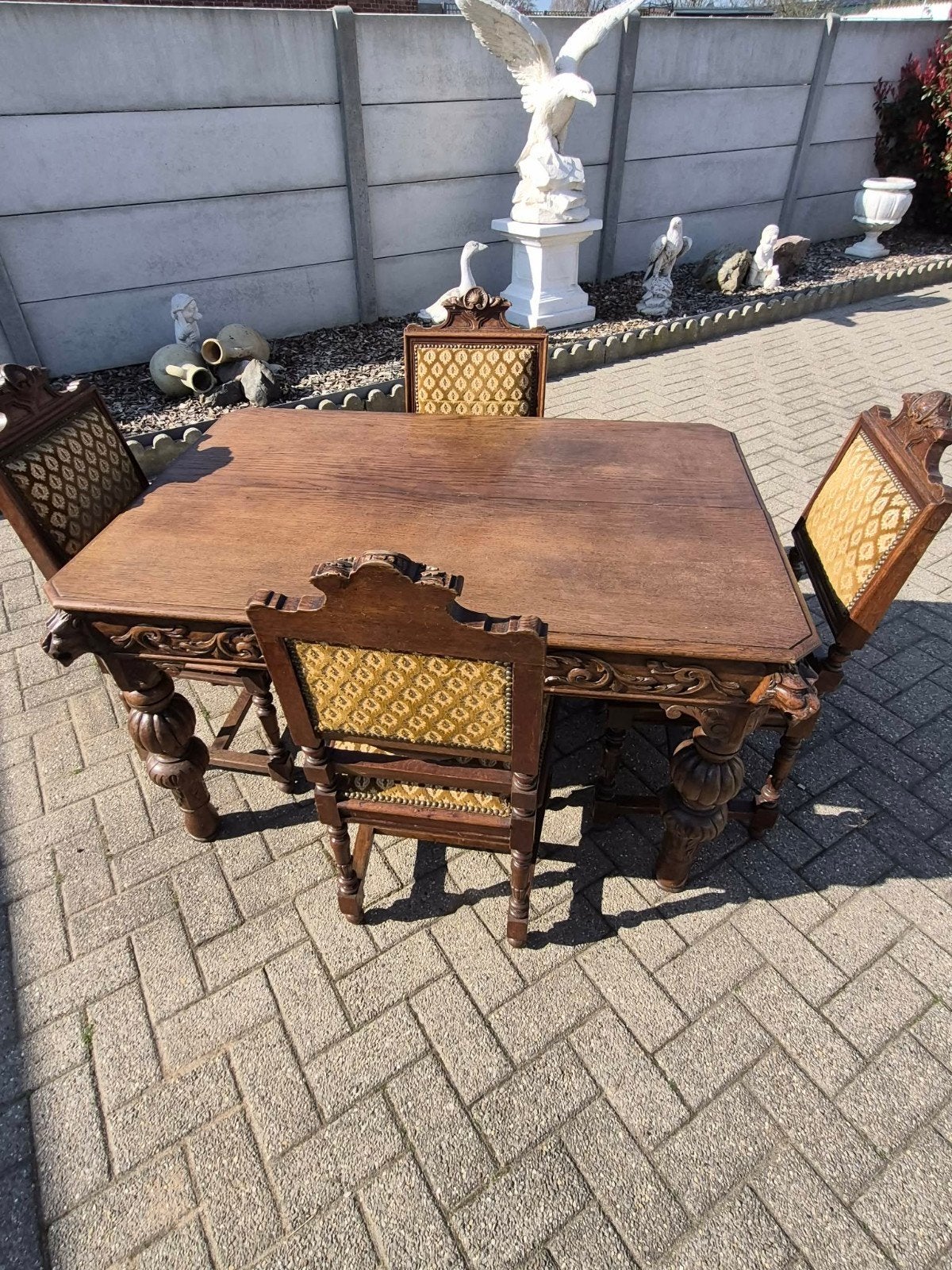 Mechelse tafel met 4 stoelen, Enlèvement