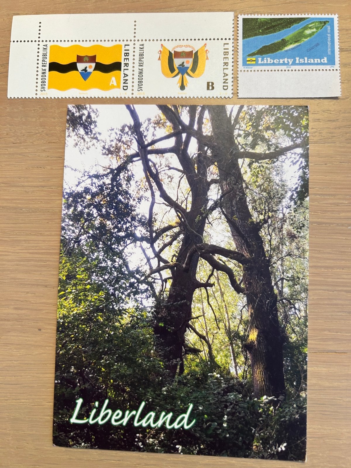 LIBERLAND ( micro- nation) : 3 timbres et carte postale, Envoi, Non oblitéré, Autres thèmes