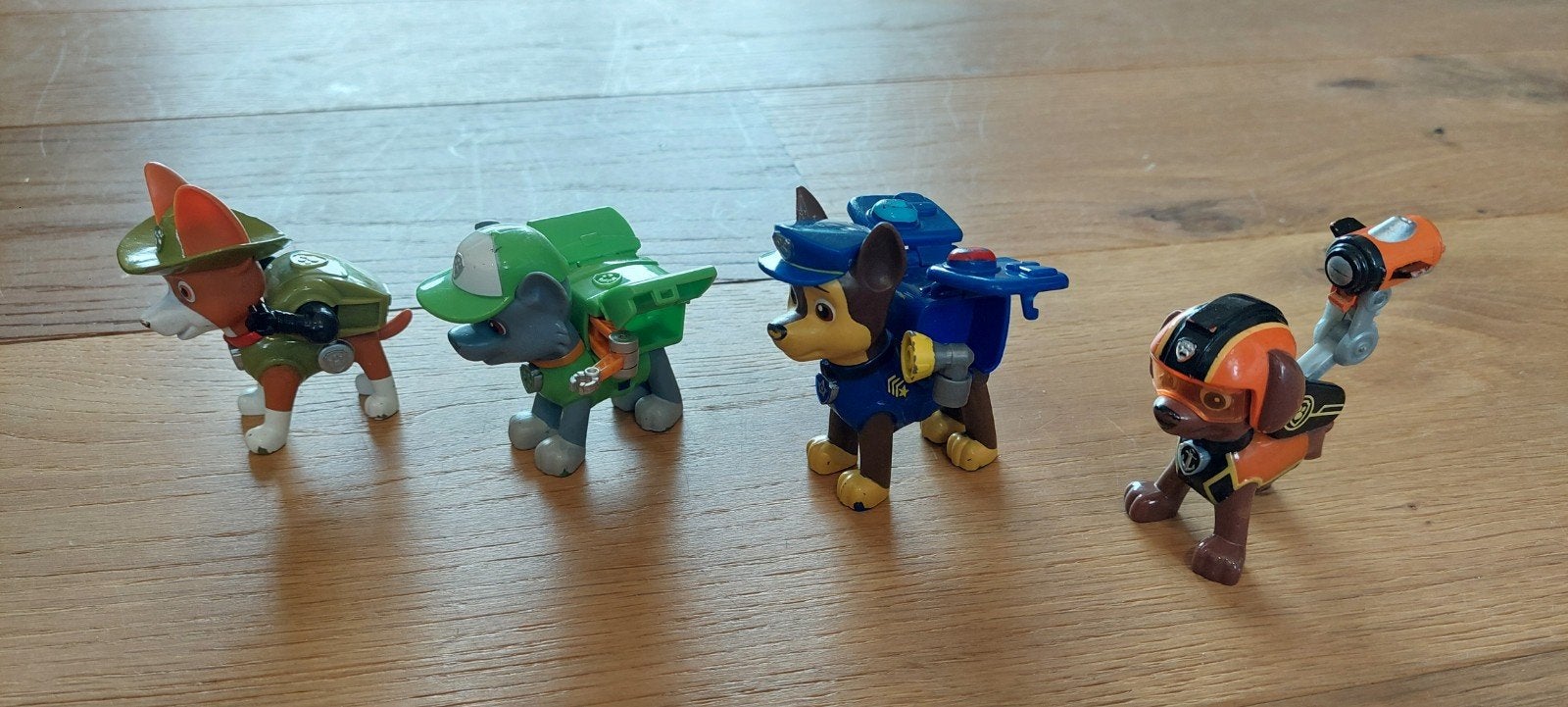 4 Paw Patrol figuren met bewegende rugzak, Verzamelen, Smurfen, Ophalen