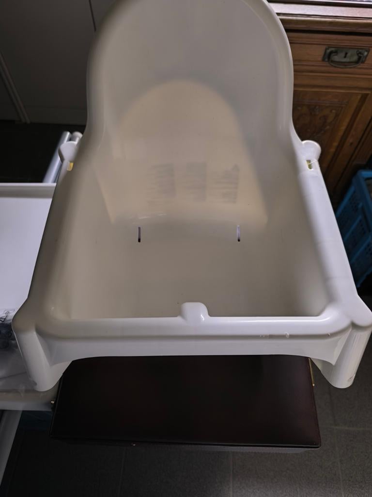 Chaise de salle à manger Ikea, Enlèvement
