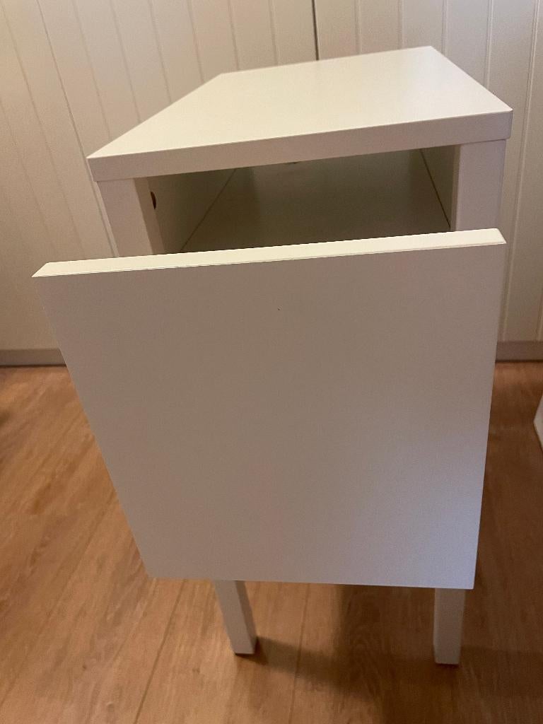 Nachtkasje wit stijlvol model, Huis en Inrichting, Ophalen