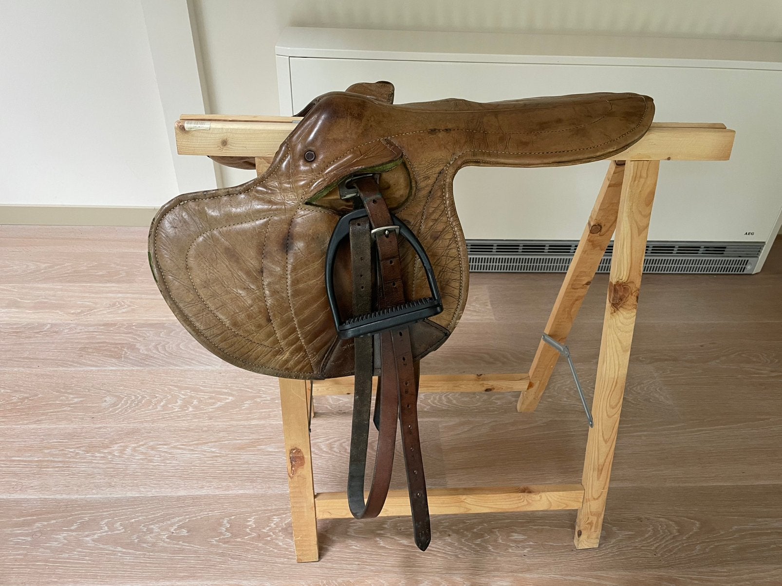 Leather training race saddle. Handmade by professionals !, Hobby en Vrije tijd, Ophalen, Gebruikt
