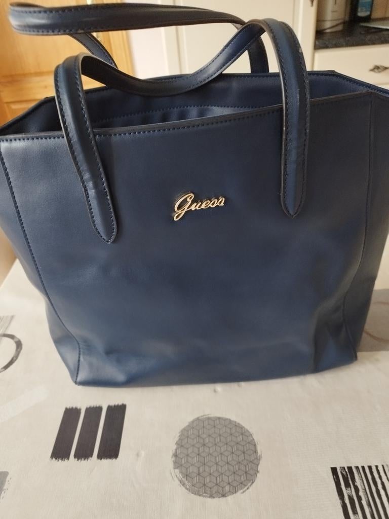Handtas van guess, Bijoux, Sacs & Beauté, Enlèvement ou Envoi, Comme neuf, Bleu