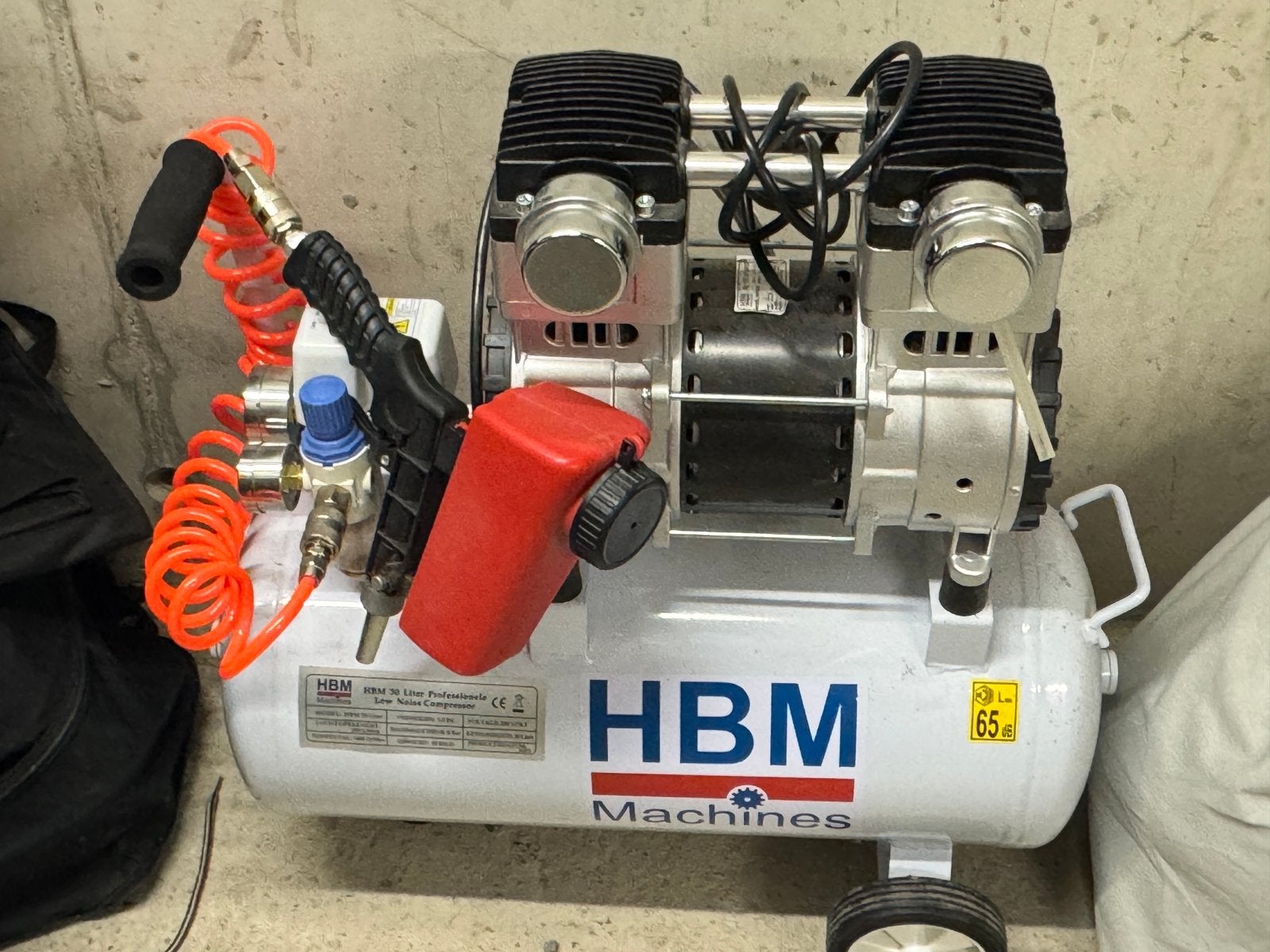 HBM stille compressor 30 liter – weinig gebruikt, Doe-het-zelf en Bouw, Ophalen, Zo goed als nieuw