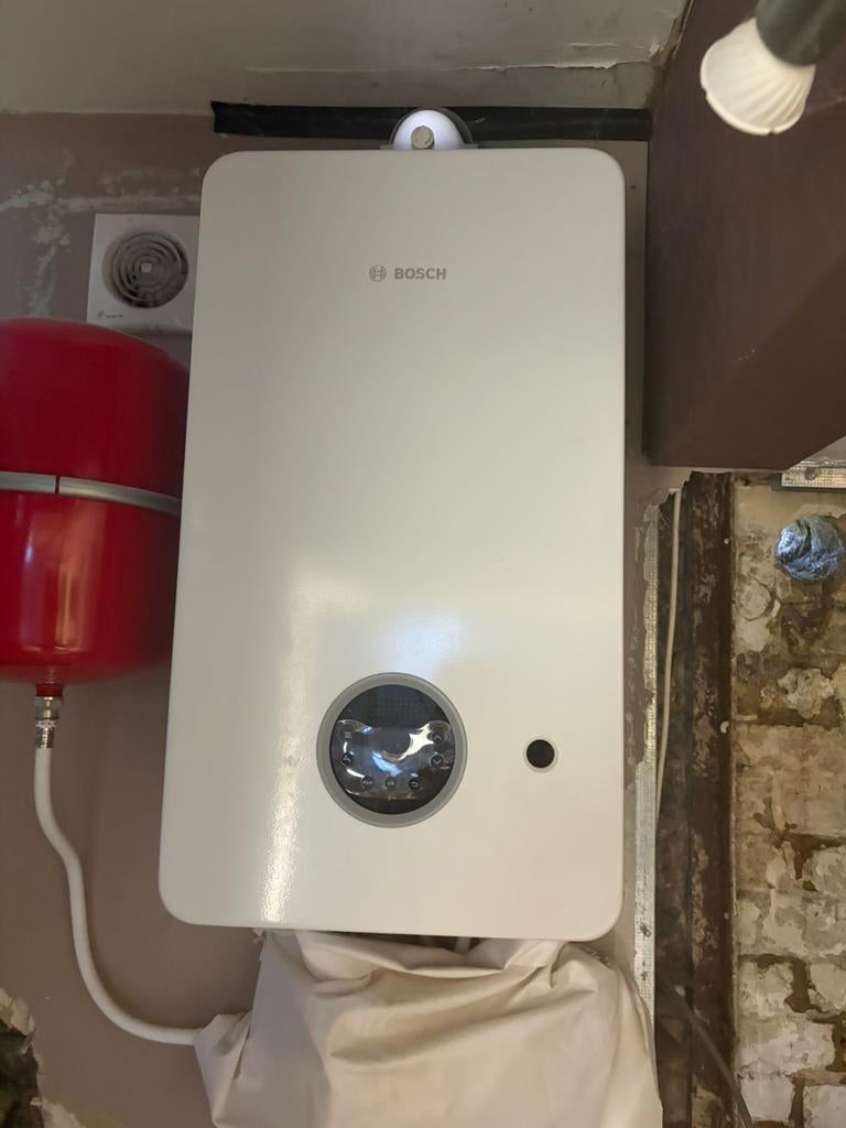 Bosch Condens 2300i W -24W ketel, Doe-het-zelf en Bouw, Verwarming en Radiatoren, Zo goed als nieuw, Cv-ketel of Combi-ketel, Minder dan 200 watt