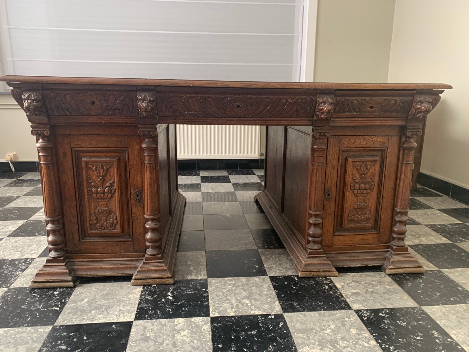 Antiek bureau, Ophalen