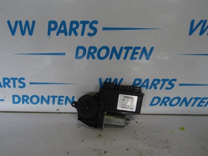 Moteur de vitre portière d'un Volkswagen Touareg, Volkswagen, -, 3 mois de garantie, Utilisé