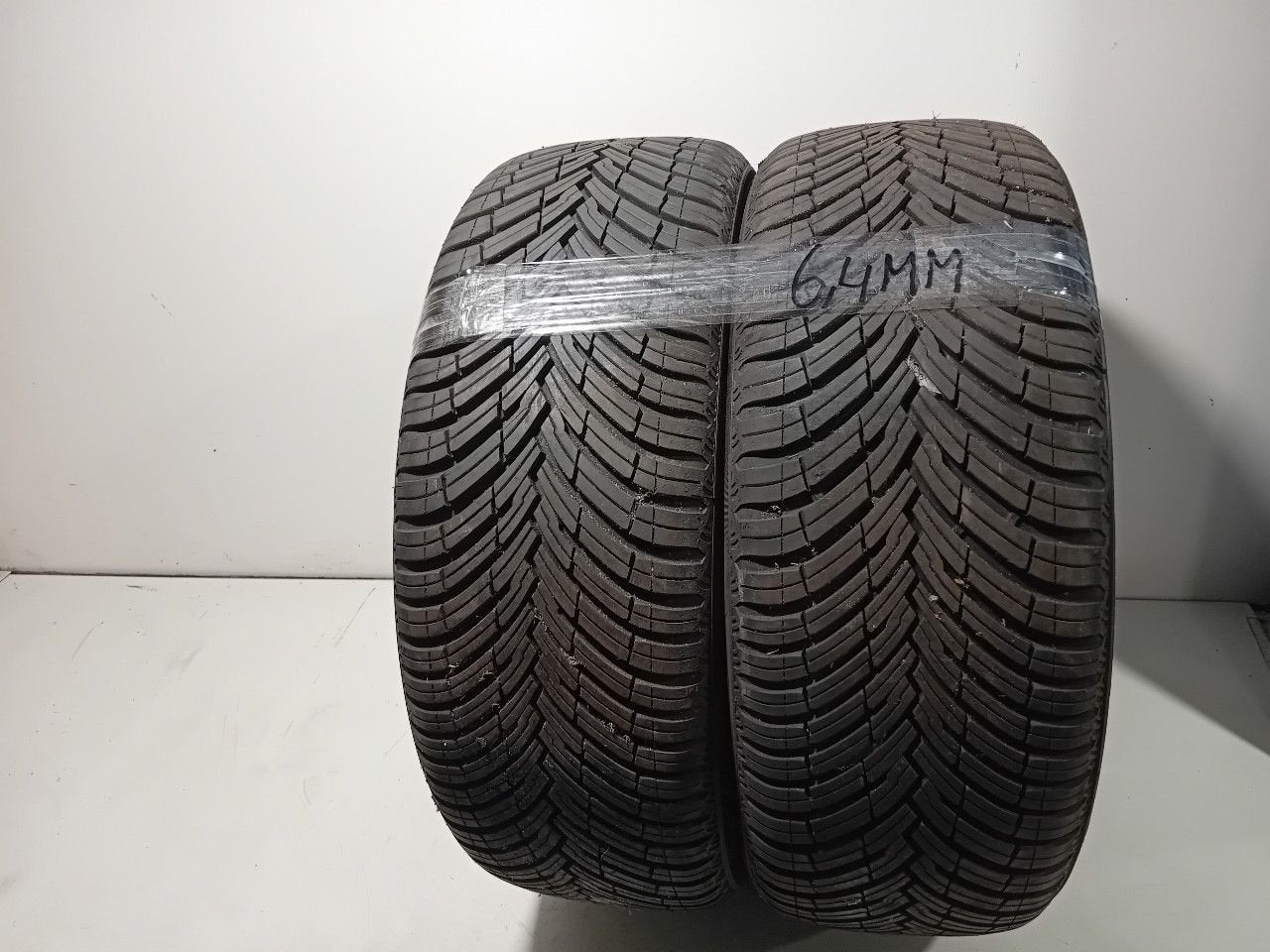 Bandenset 2 stuks 4-Seizoenen 205 45 R17, Auto-onderdelen, Onderdelen@venauto.nl, Van der Ven Autorecycling B.V., Gebruikt, Ettenseweg 76, 4706 PB Roosendaal, The Netherlands