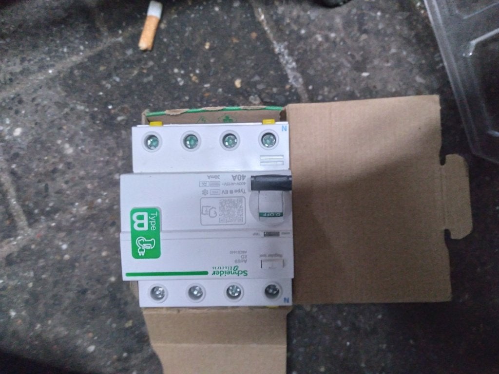 scneider 30 ma b elektric, Bricolage & Construction, Enlèvement, Neuf, Schneider Electric, Disjoncteur différentiel