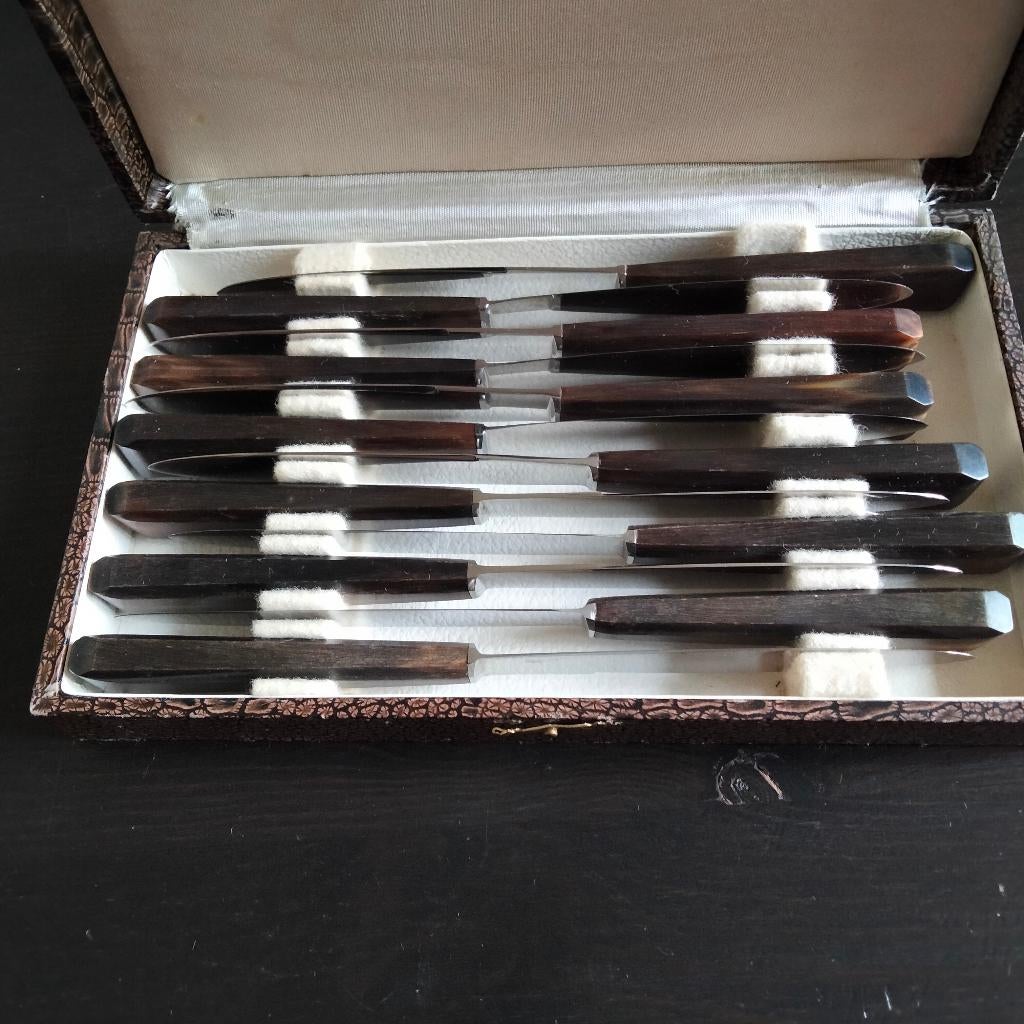 Coffret de couteaux, Enlèvement