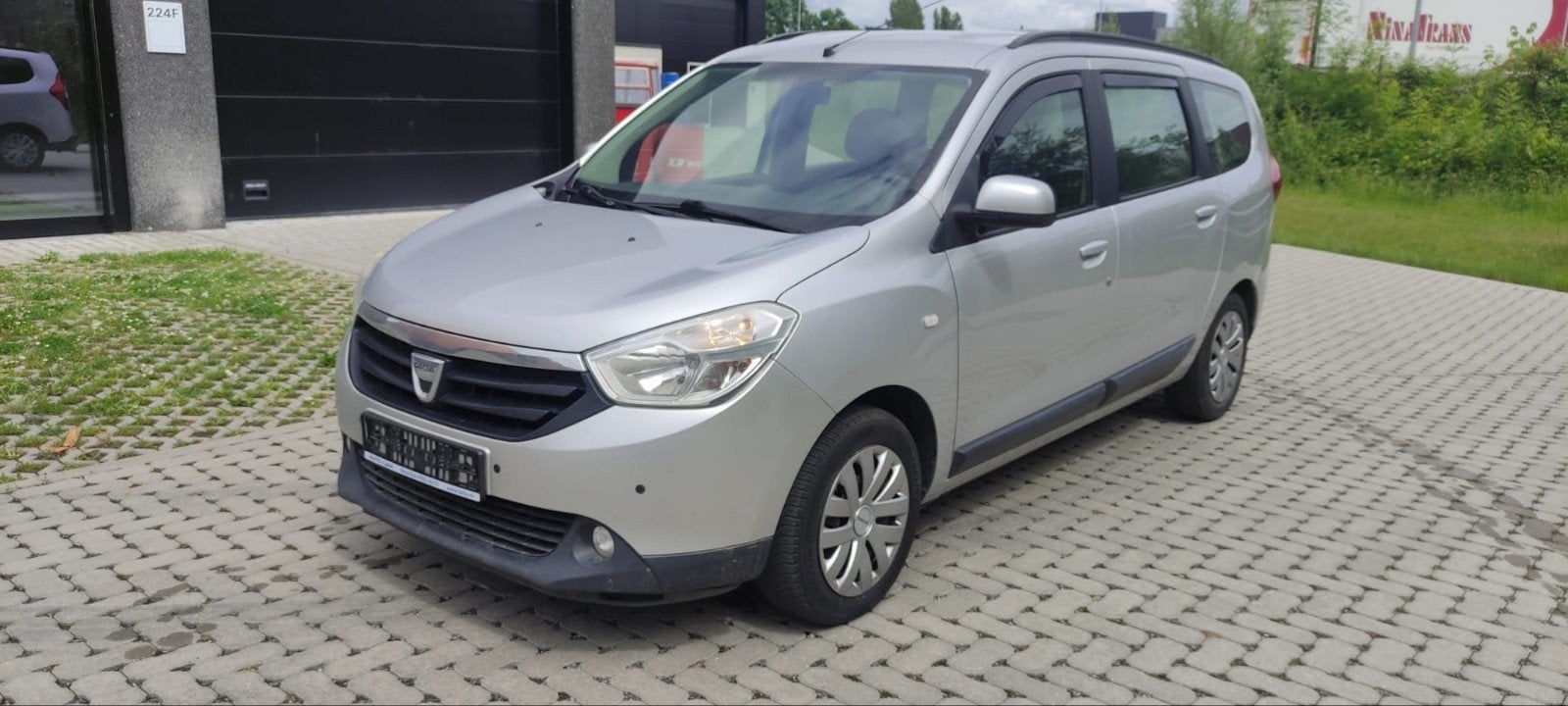 Dacia Lodgy 1.2 essence 2013 Pret a immatriculé, Auto's, Dacia, Voorwielaandrijving, Euro 5, Zwart, 4 cilinders