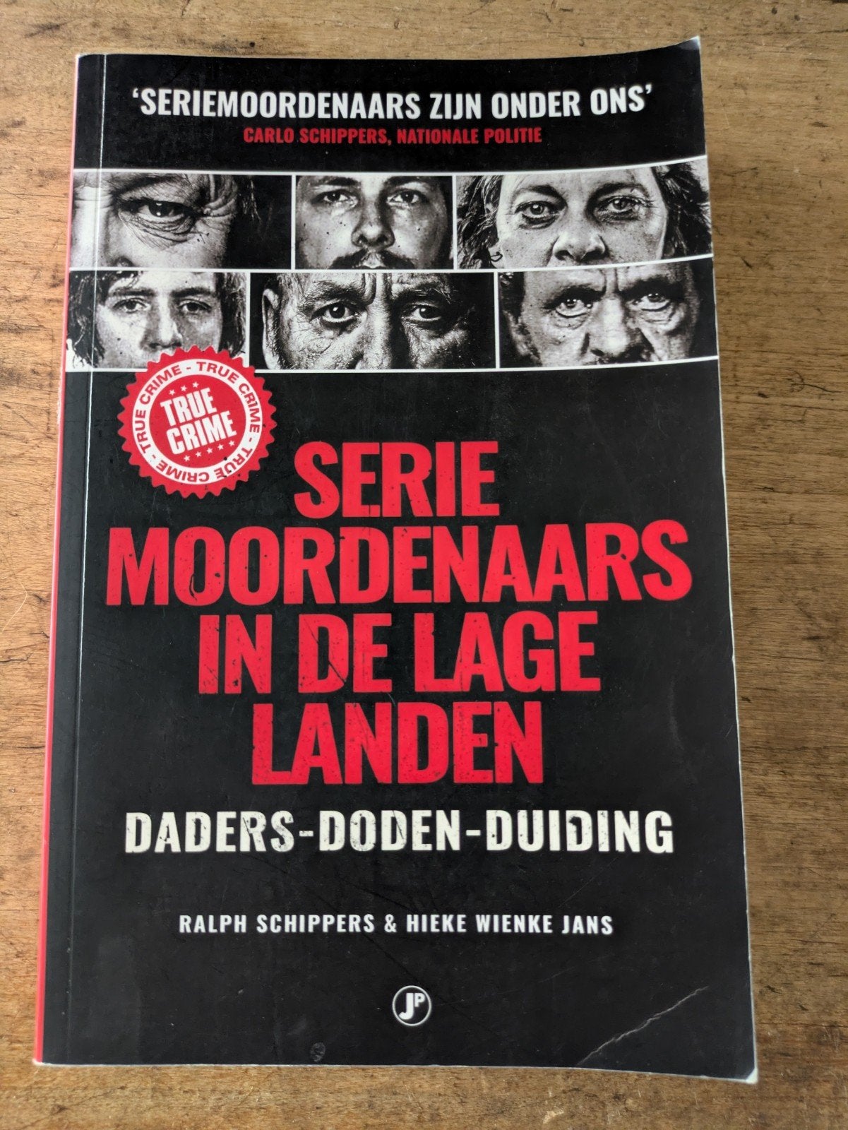 Boek Seriemoordenaars in de Lage Landen, Boeken, Ophalen of Verzenden, Gelezen, Hieke Wienke Jans; Ralph Schippers