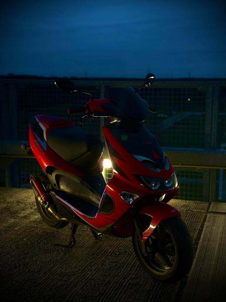 Aprilia SR 50, Fietsen en Brommers, Scooters | Yamaha, Ophalen, Tweetakt, Gebruikt, Overige modellen