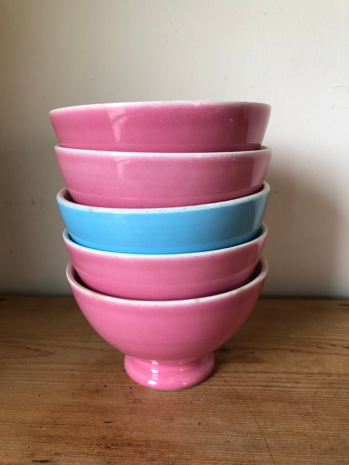 Spoelkommetjes pastel roze blauw cafe eau lait kommetjes, Antiquités & Art, Antiquités | Céramique & Poterie, Enlèvement