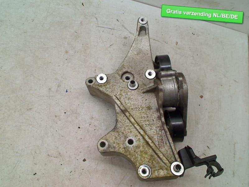 SUPPORT ALTRENATEUR Fiat 500 (312) (55225533), FCA Germany GmbH, IPC D1-09 Bahnhofsplatz
65423  Rüsselsheim am Main, DE, Utilisé