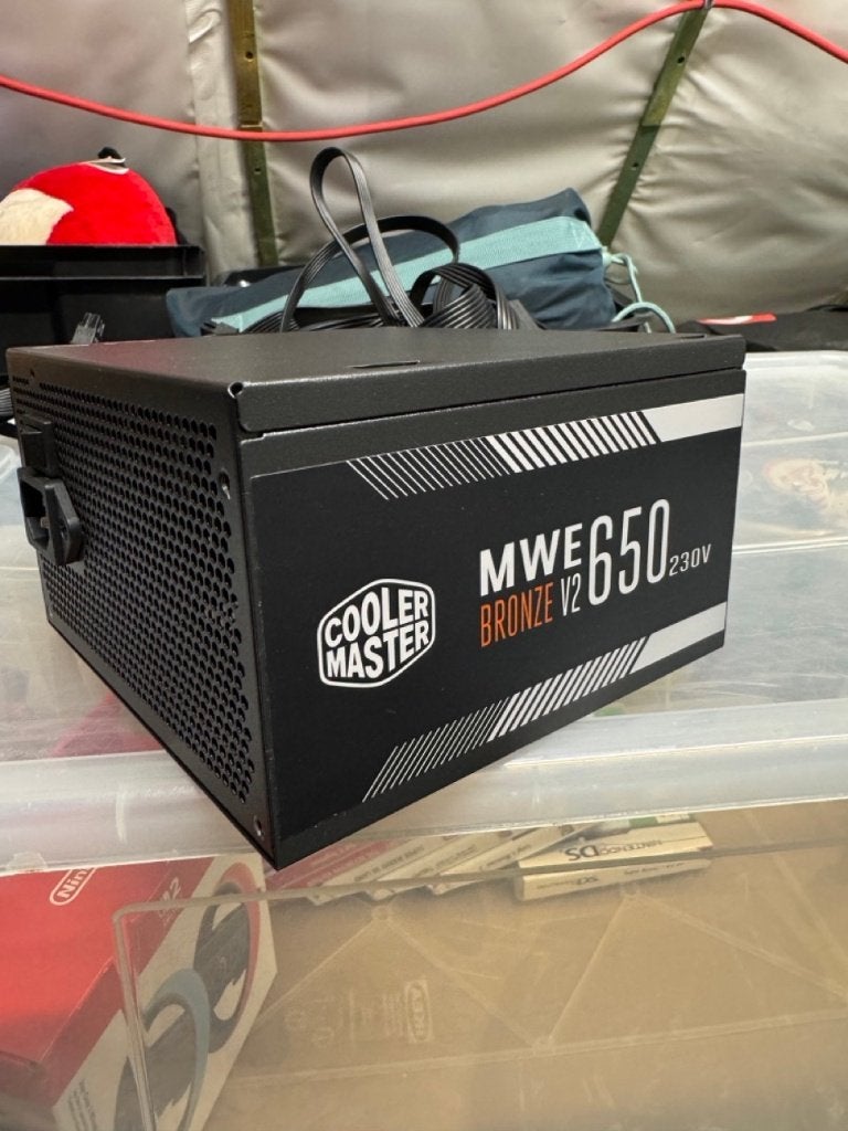 Cooler Master MWE 650 Bronze 230 V V2, PC 80 PLUS voeding, Computers en Software, Interne voedingen, Ophalen of Verzenden, Zo goed als nieuw