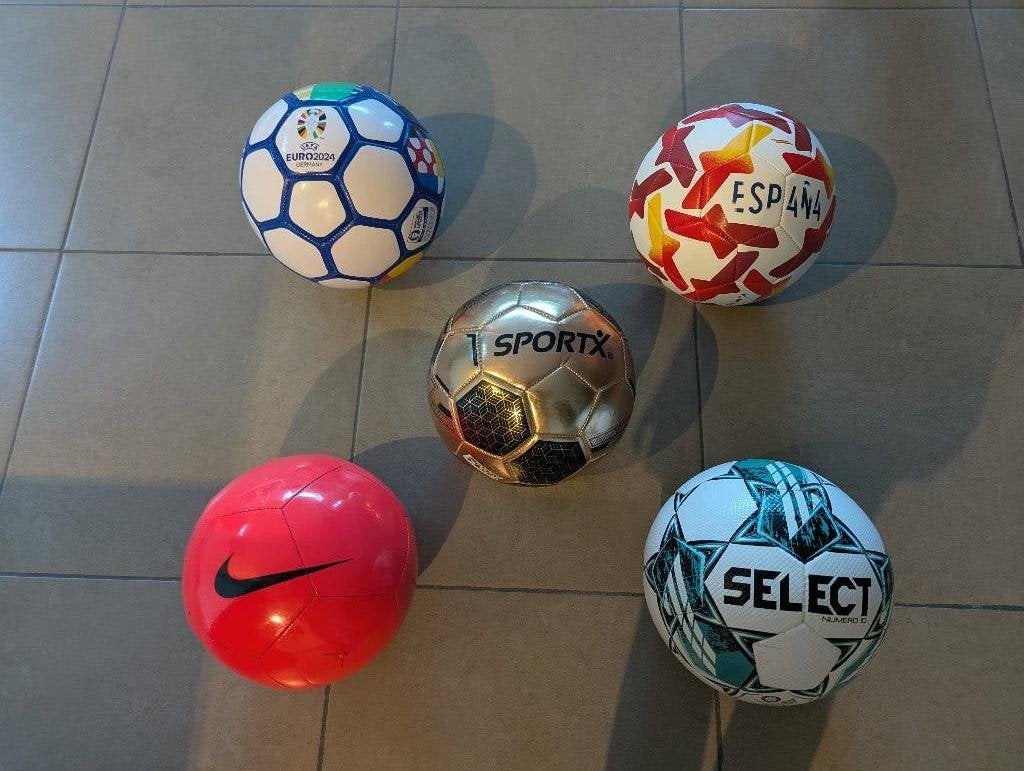 Set van 5 voetballen - size 5 - nieuwstaat, Ophalen of Verzenden, Zo goed als nieuw, Set