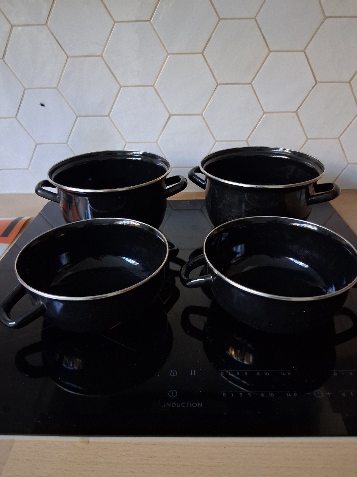 2 cocottes moules 20cm émaillées noires, Enlèvement, Utilisé, Émail, Cocotte