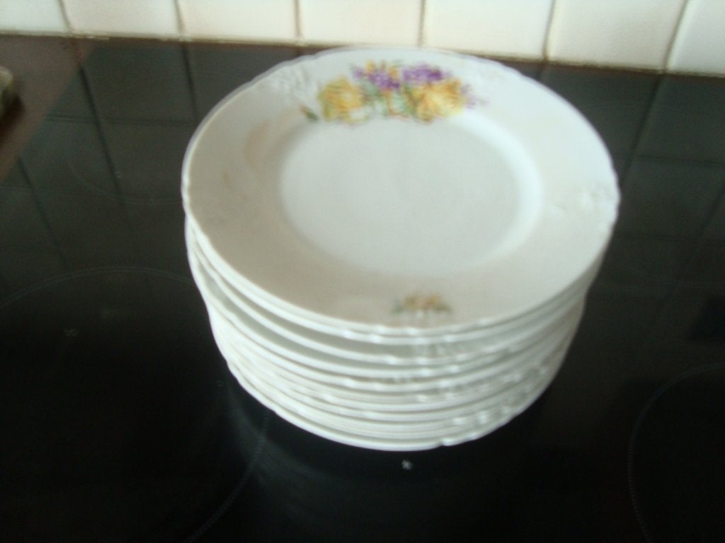 11 assiettes à dessert en porcelaine., Antiquités & Art, Enlèvement