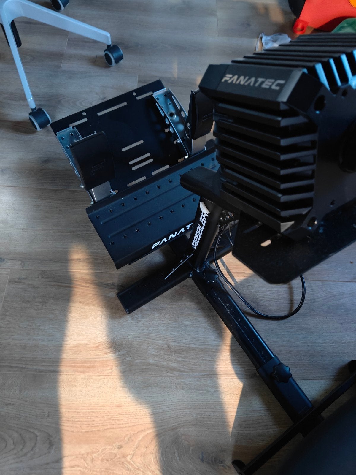 Fanatec CSL 8nm + monitor stand, Ophalen
