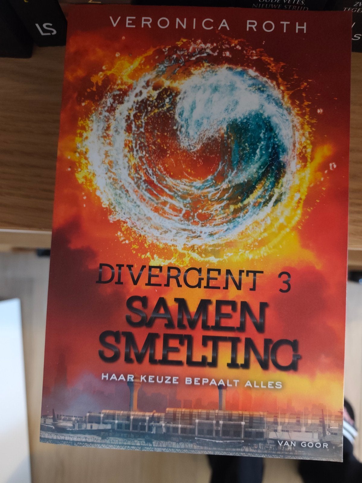 Divergent boek 1 en 2, Boeken, Esoterie en Spiritualiteit, Ophalen of Verzenden, Zo goed als nieuw