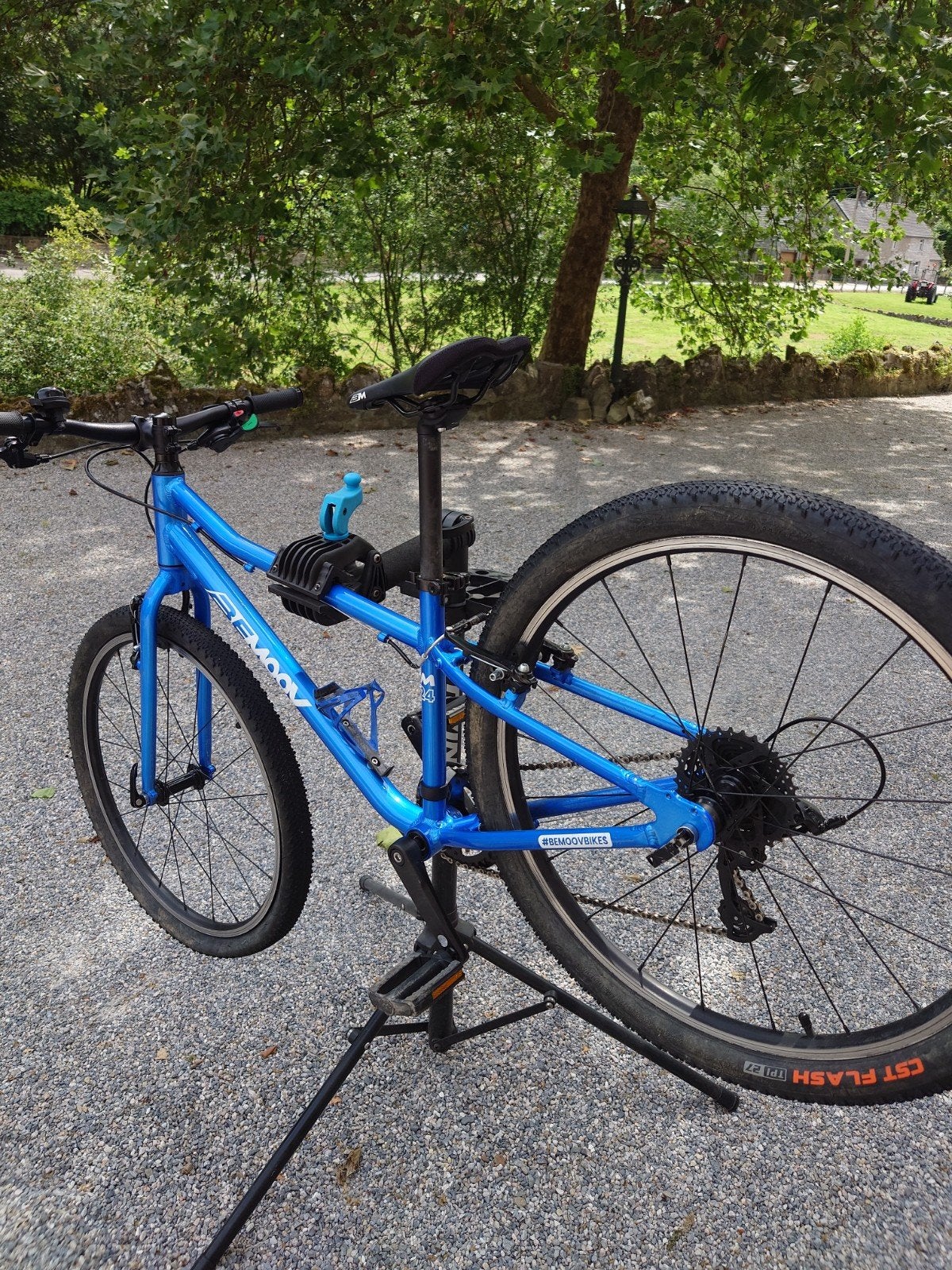 2 Bemoov M24 fietsen maat 24 blauw en fuchsia, Fietsen en Brommers, Fietsen | Kinderfietsjes, Ophalen