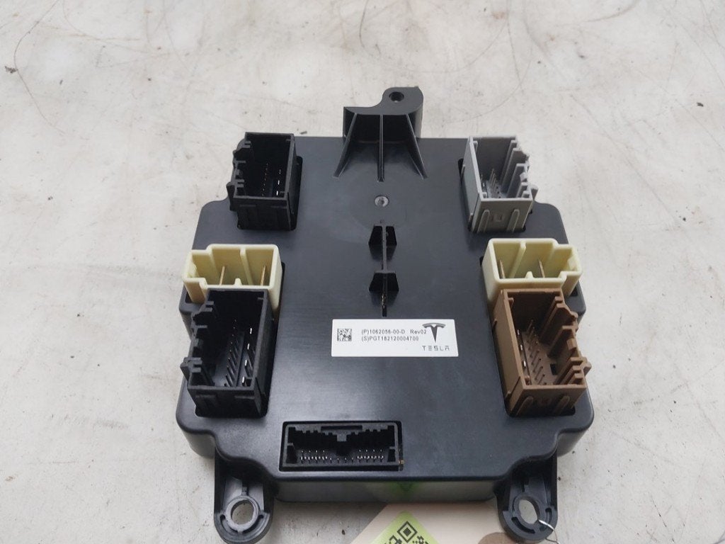 ORDINATEUR VEROUILLAGE CENTRALISE (|106205610B|106205600|106, Germany_Sales@tesla.com, Utilisé, Autres marques automobiles, Ludwig-Prandtl-Straße 27 - 29
12526  Berlin, DE