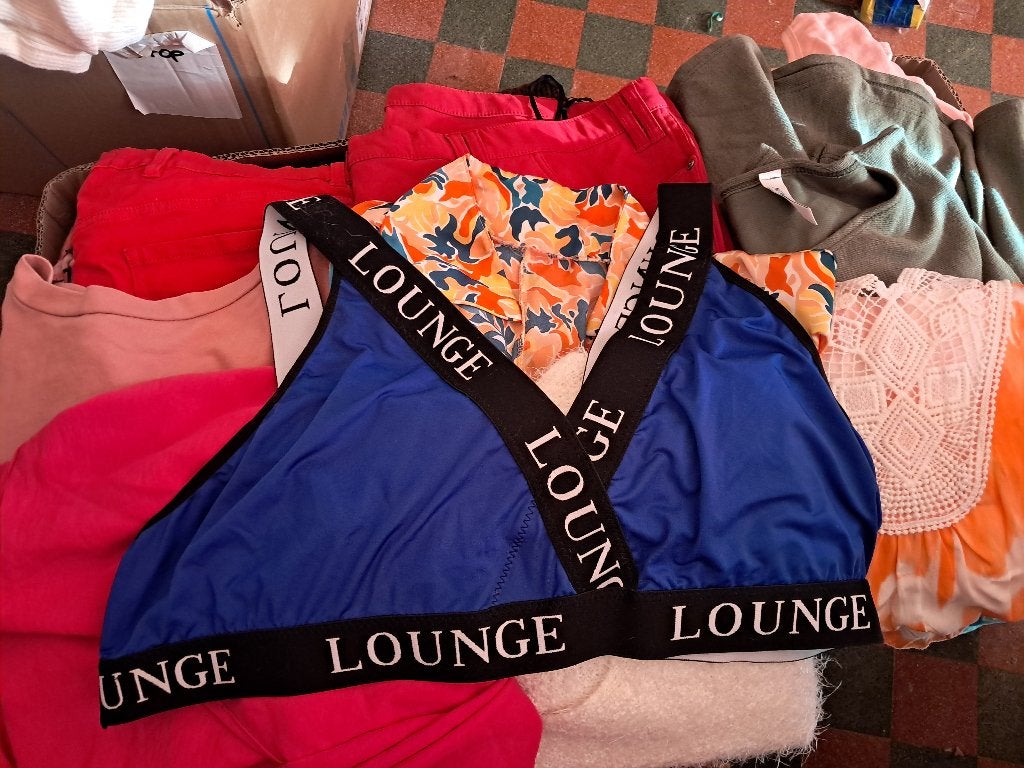 lot de brocante vêtements femmes grandes tailles du 48 a 60, Kleding | Dames, Ophalen, Zo goed als nieuw, Overige typen