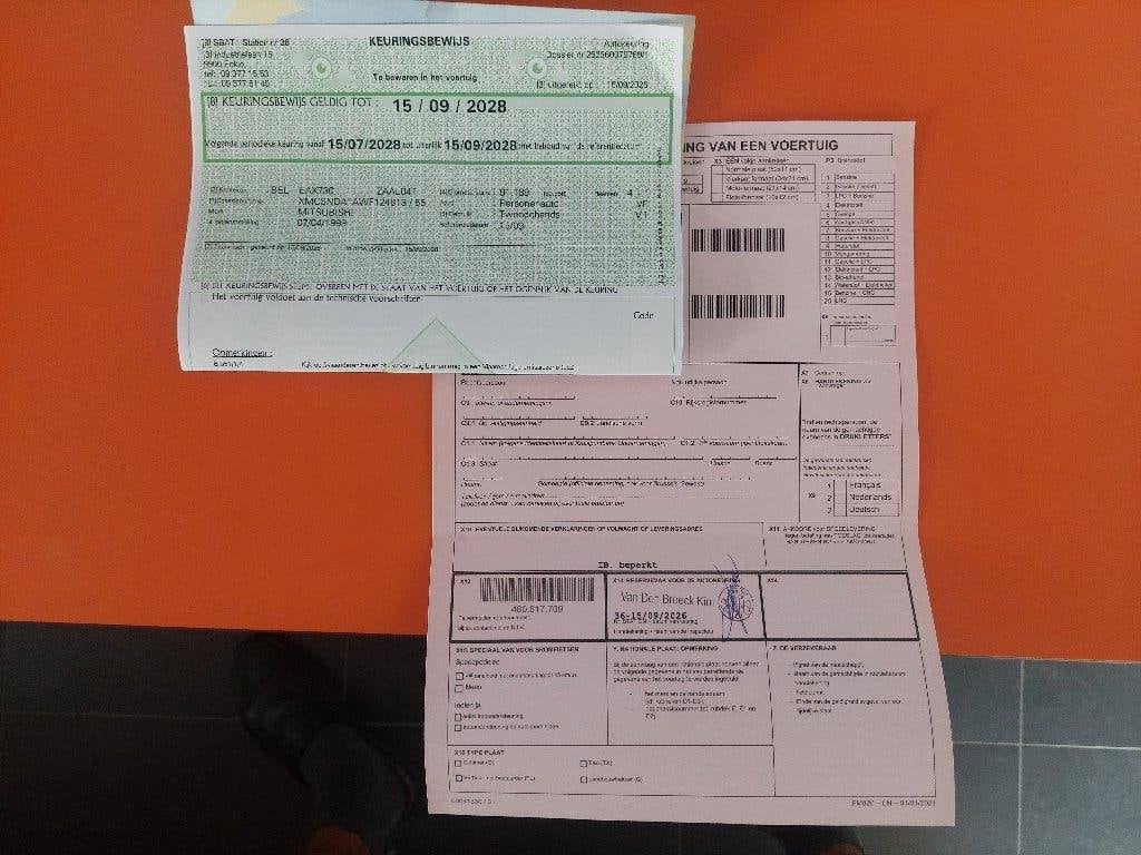 mitsubishi carisma benzine, Auto's, Voorwielaandrijving, 4 deurs, Stof, Zwart
