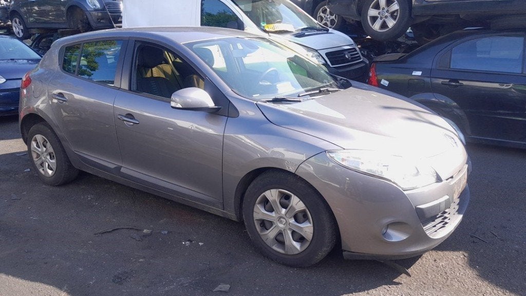 PORTE AVANT DROITE Renault Megane III Berline (BZ), Renault, Utilisé, Peter-Huppertz-Straße 5
51063  Köln, DE, Porte