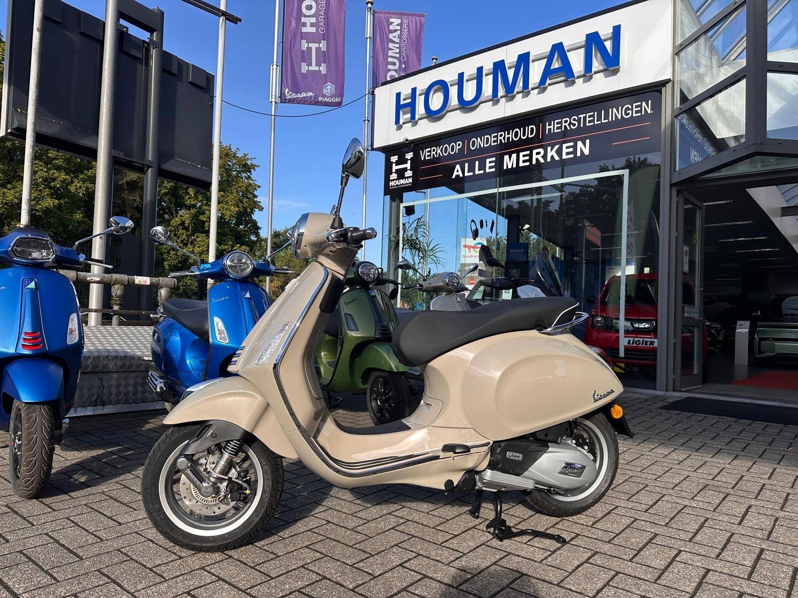 Vespa Primavera 125cc 80th Beige Avvolgente (nr.48), Fietsen en Brommers, Scooters | Vespa, Nieuw, Benzine, 125 cc, Overige modellen