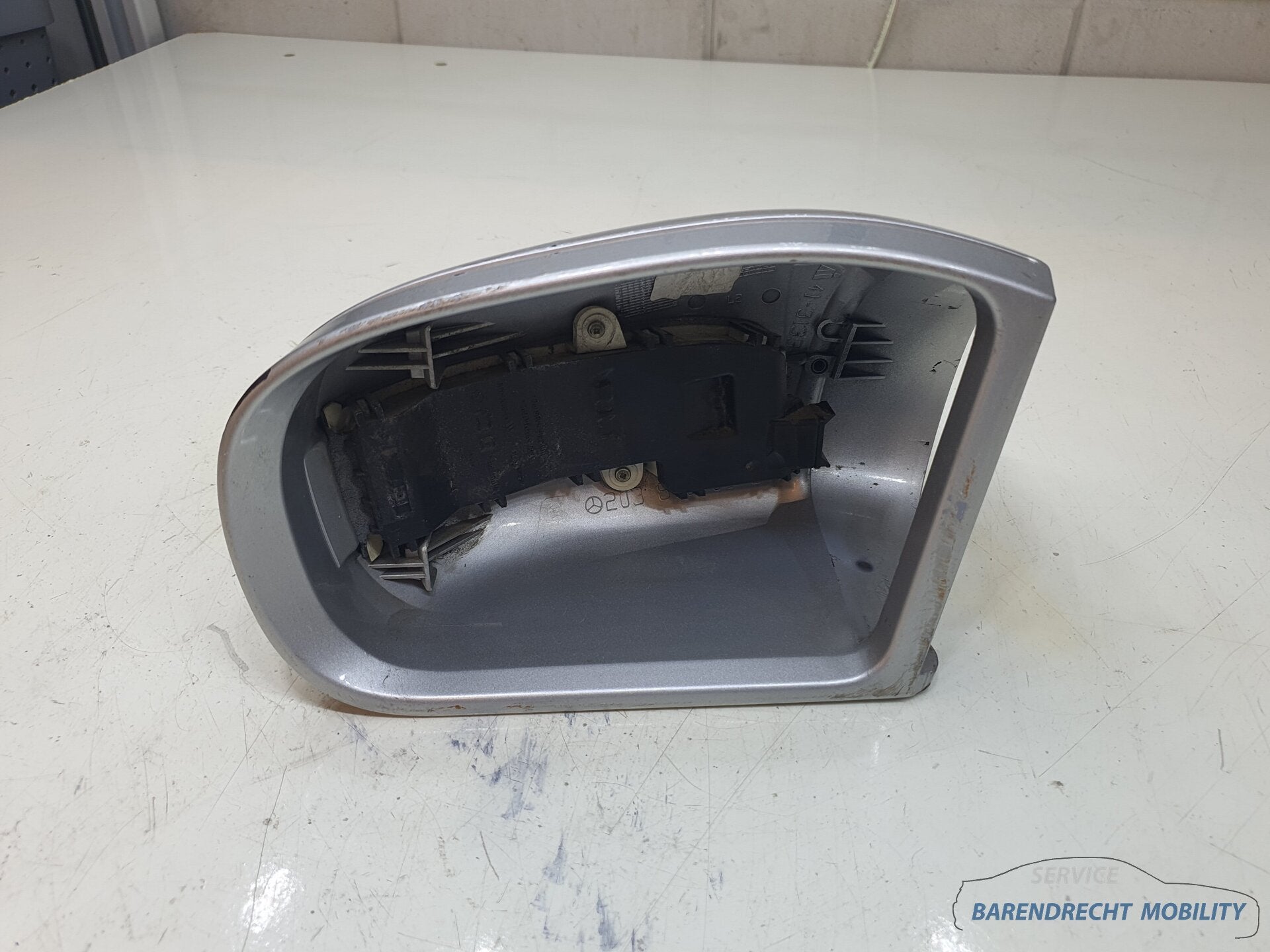 Couvercle de r troviseur Mercedes W203 classe C clignotant g, Mercedes-Benz AG, Mercedes-Benz, Utilisé, Mercedesstrasse 120
70372  Stuttgart, DE