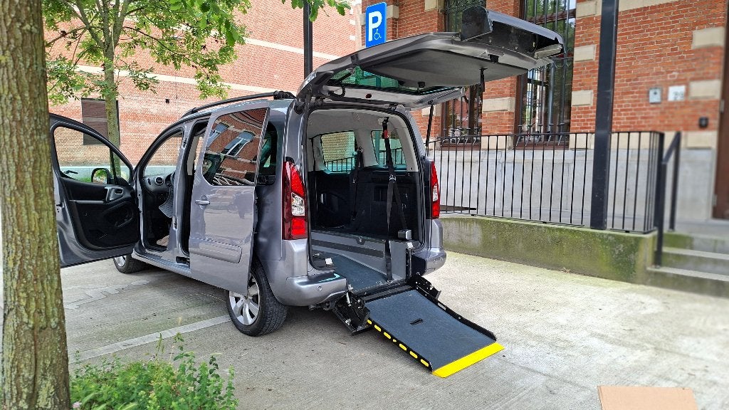 Citroen Berlingo 1.6D Rolstoelwagen Invalide Euro 6 +Airco, Autos, Citroën, 90 kW, Euro 6, 2 places, Autre carrosserie