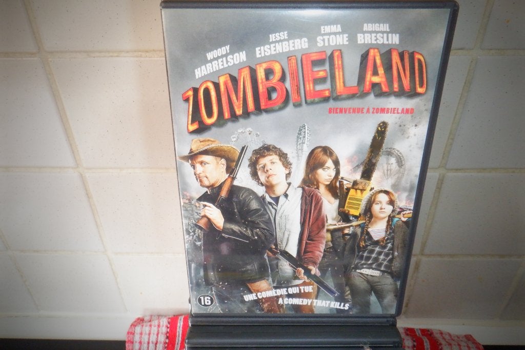 DVD Zombieland.(Woody Harrelson, Jesse Eisenberg,Emma Stone, Cd's en Dvd's, Dvd's | Horror, Zo goed als nieuw, Vampiers of Zombies