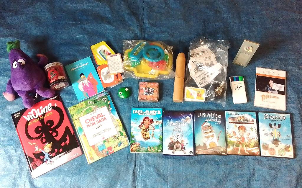 Liquidation lot de 18 articles enfants ;  jeux DVD BD livres, Enlèvement ou Envoi, Comme neuf