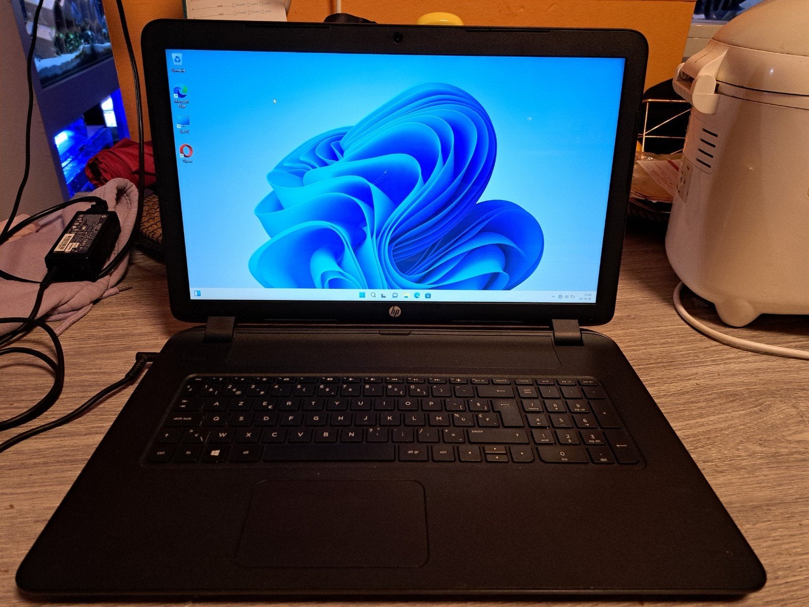 hp 17" amd e1-6010 +8gb+ssd 240gb.win11, Hp, 240gb, Enlèvement ou Envoi, 17 pouces ou plus