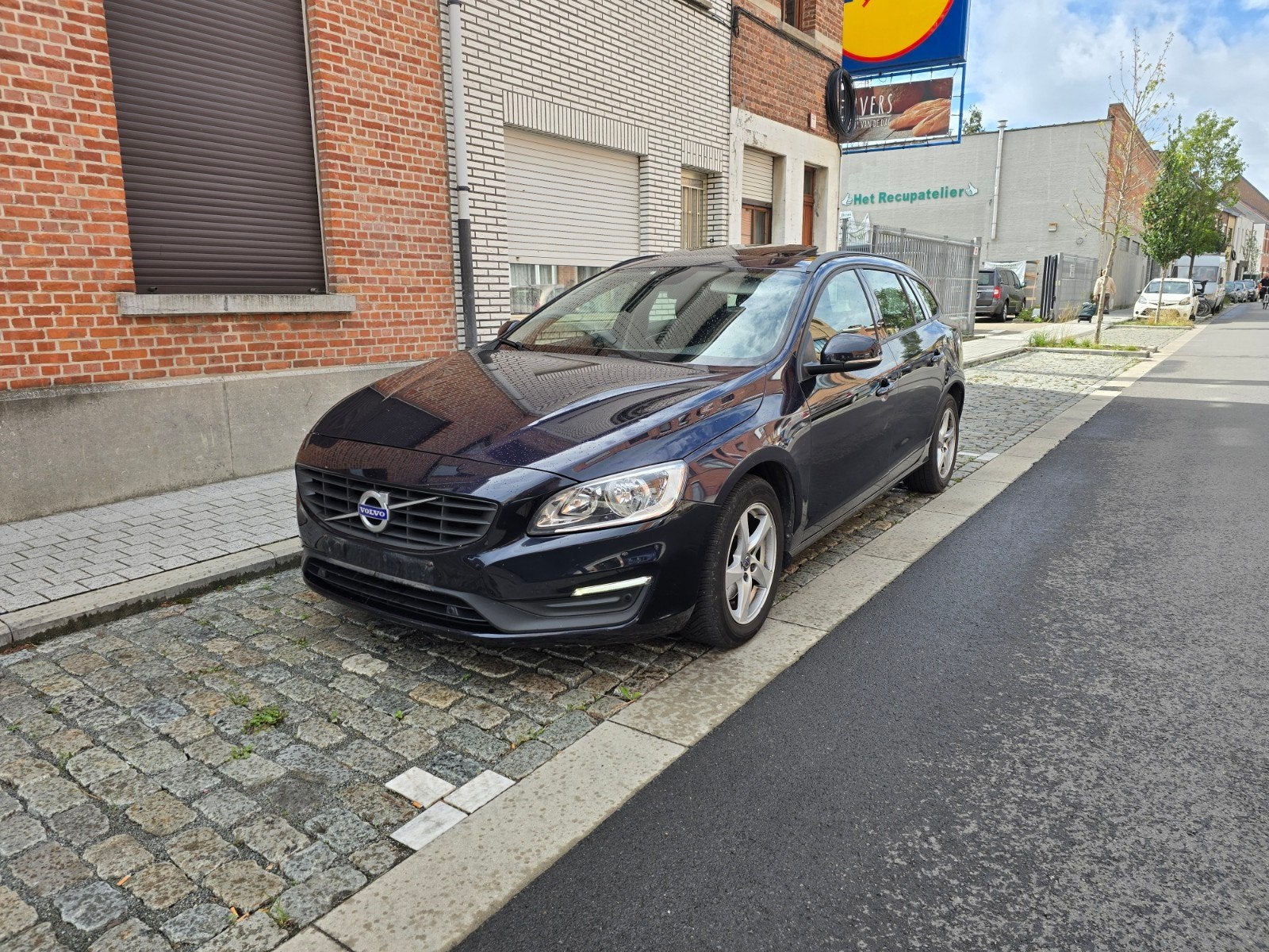 VOLVO V60 2.0 DIESEL AUTOMAAT EURO

6 OPENDAK, Auto's, Stof, 1969 cc, Blauw, V60