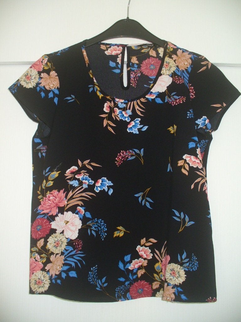 T-shirt Only maat 34, Vêtements | Femmes, T-shirts, Only, Enlèvement ou Envoi, Comme neuf, Taille 34 (XS) ou plus petite