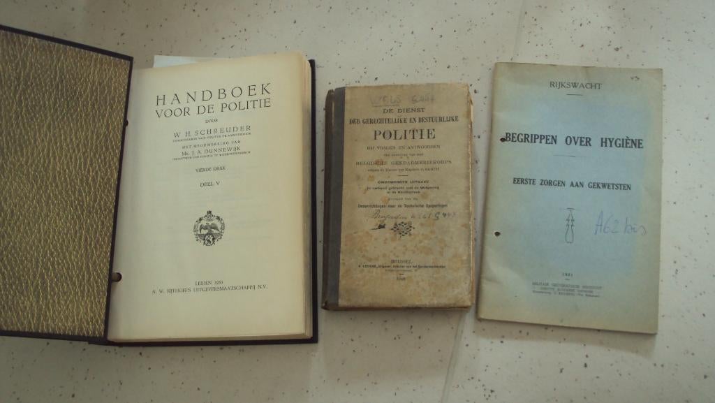 lot : Gendarmerie et police (BE et NL), Enlèvement ou Envoi, Gendarmerie